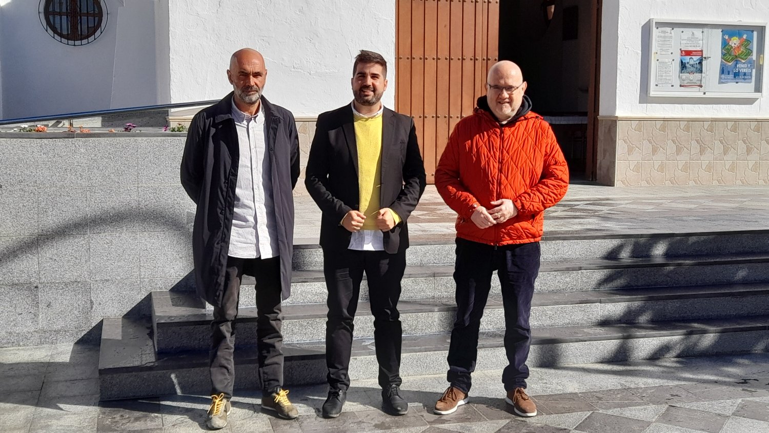 Infraestructuras renueva la plaza de la Parroquia de Caleta de Vélez