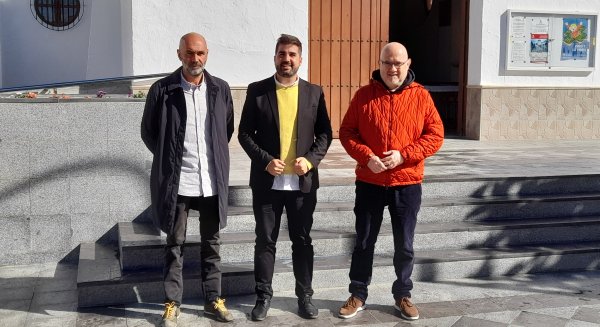 Infraestructuras renueva la plaza de la Parroquia de Caleta de Vélez