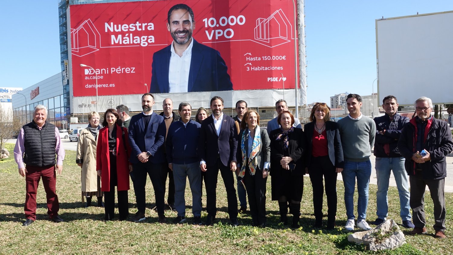 Pérez inicia su campaña poniendo el foco 'en la emergencia social' de la vivienda