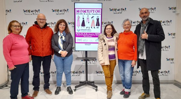 Torre del Mar celebra el desfile 'Momentos' a beneficio de la Asociación Esperanza