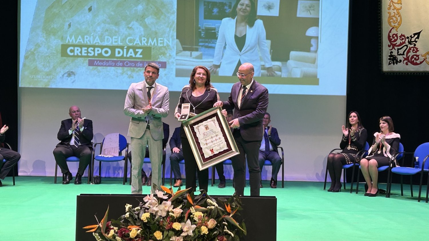 Crespo muestra su agradecimiento por el Escudo de Oro de Huércal-Overa recibido