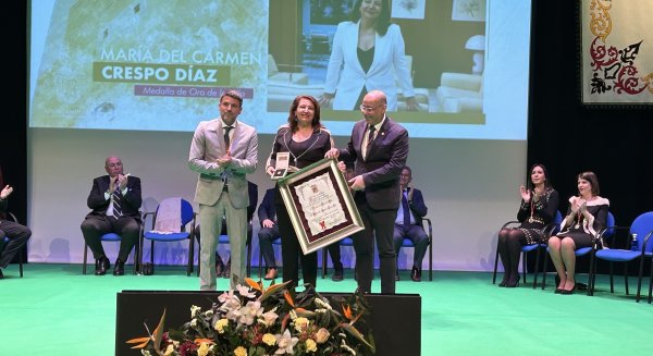 Crespo muestra su agradecimiento por el Escudo de Oro de Huércal-Overa recibido