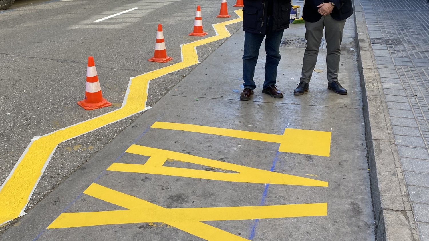 Vélez-Málaga avanza en al plan de renovación de señalización vial horizontal