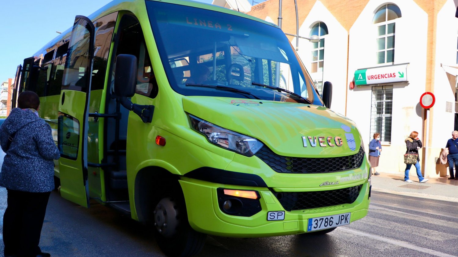 Rincón de la Victoria arranca el itinerario que da servicio a los vecinos de Las Pedrizas 