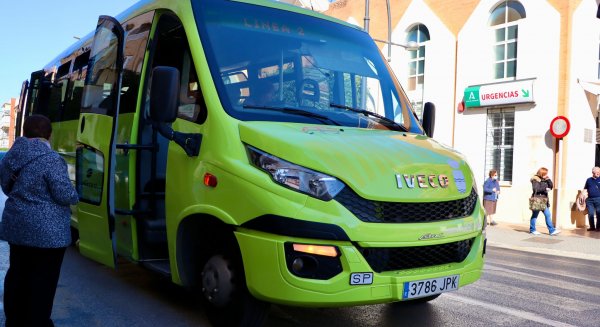 Rincón de la Victoria arranca el itinerario que da servicio a los vecinos de Las Pedrizas 