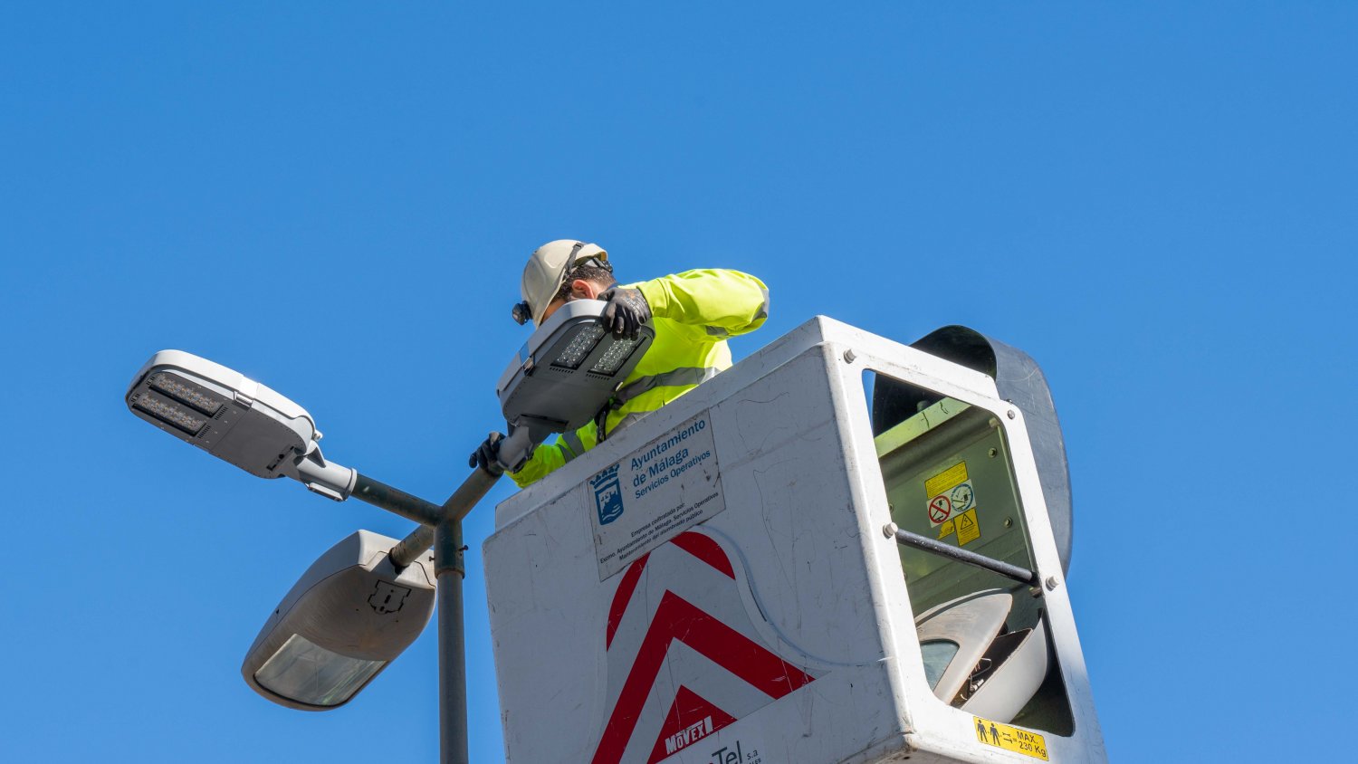 El Ayuntamiento invierte 5,2 millones de euros en la instalación de farolas led en 2023