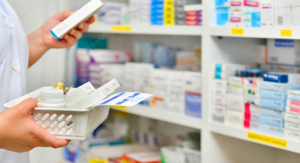 Andalucía evalúa las medidas para contener el gasto farmacéutico y cifra en más de 50 millones el ahorro anual