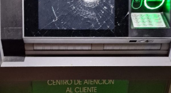Detenido un hombre en Torremolinos por causar daños con un martillo en varios cajeros 