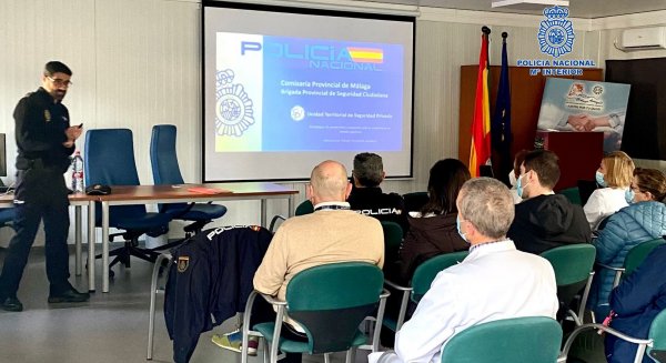 La Policía Nacional forma a profesionales de la salud en materia de prevención y autoprotección 