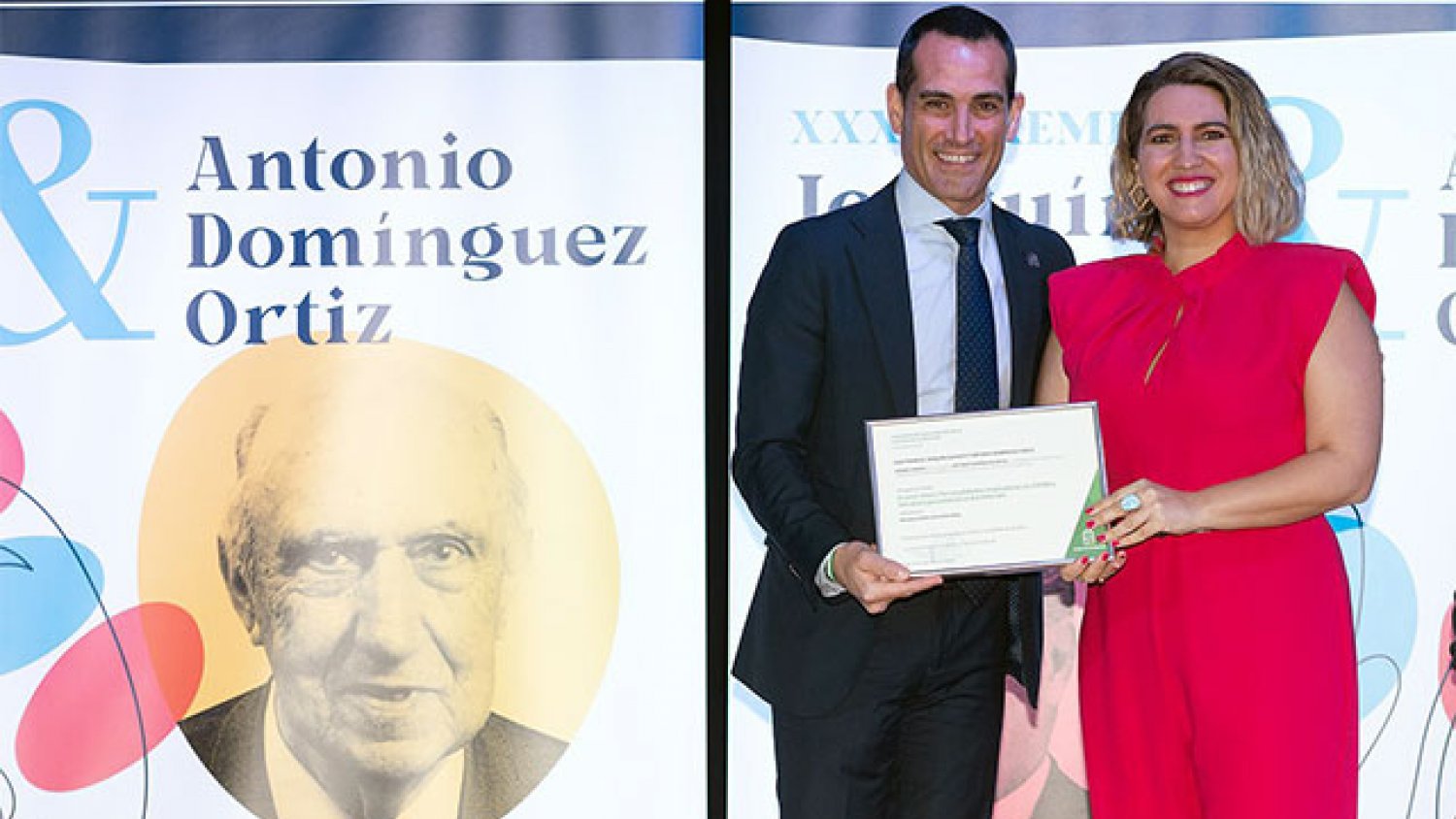 UMA.- La profesora María Fernández recibe el primer premio 'Antonio Domínguez Ortiz'