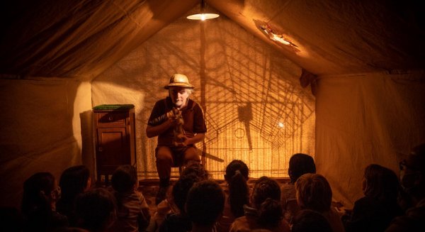 Farrés Brothers cautiva a las familias con teatro de sombras en ‘La madriguera’ y en ‘Órbital’