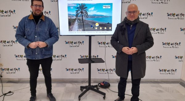 Turismo presenta las nuevas mejoras de la cámara web de la playa de Torre del Mar