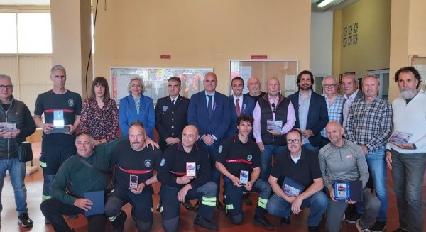El Cuerpo de Bomberos de Torremolinos distingue a trabajadores y jubilados 