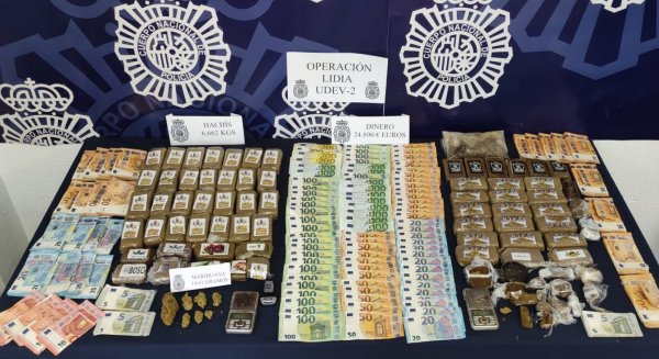 Detenidas ocho personas al desarticular un punto de venta de drogas en dos inmuebles de Mijas 