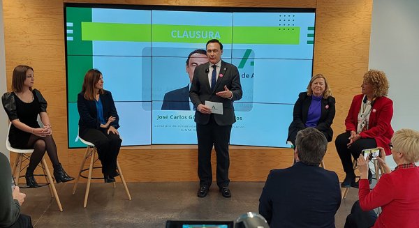 La Junta impulsa la creación de más de 20.200 empresas promovidas por 22.700 mujeres