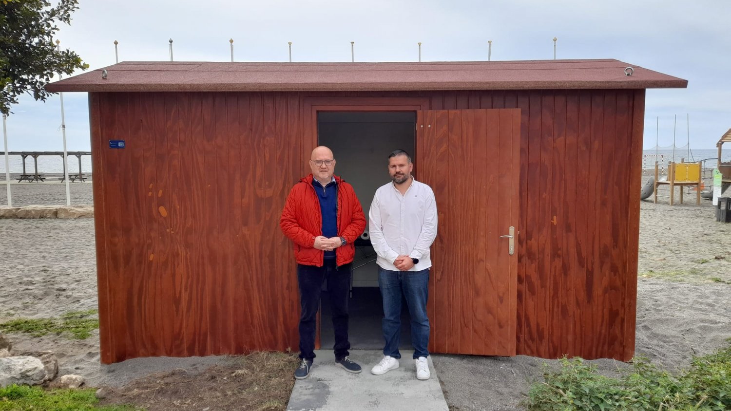 Playas ejecuta la renovación del puesto de socorro central de Benajarafe