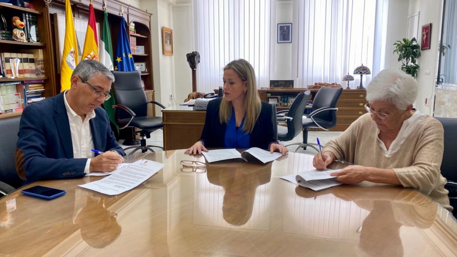 Rincón de la Victoria renueva el convenio de colaboración con el Economato Social 