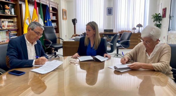 Rincón de la Victoria renueva el convenio de colaboración con el Economato Social 