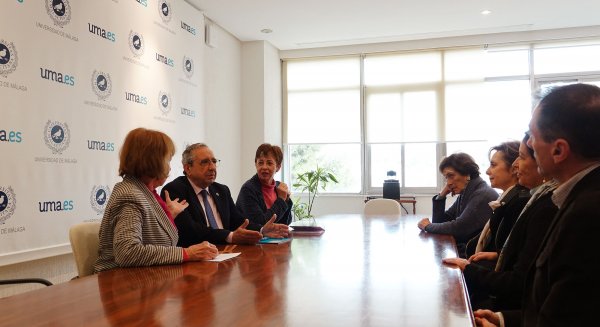 UMA.- La Universidad y la Asociación de Mujeres Universitarias de Marbella firman un convenio