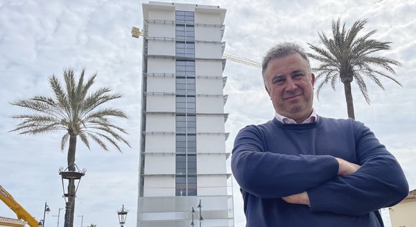 El candidato a la alcaldía por VOX denuncia “el gasto desorbitado de Estepona”