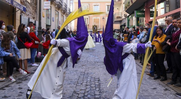 Casi 30 fotógrafos malagueños participan en la Exposición fotográfica de Semana Santa del Colegio de Médicos