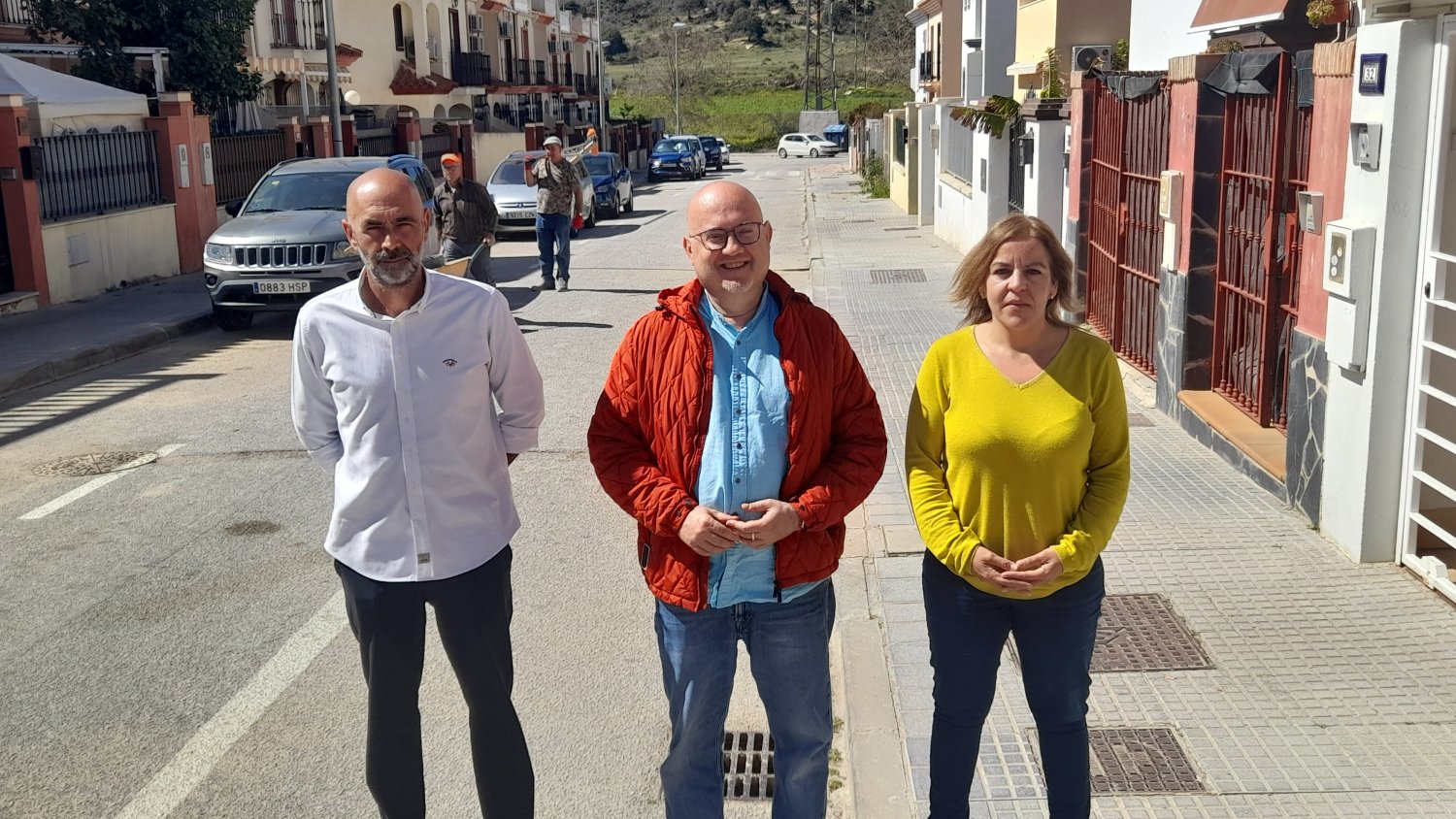 Infraestructuras renueva el acerado de calle Alberca y Camino del Molino en Almayate