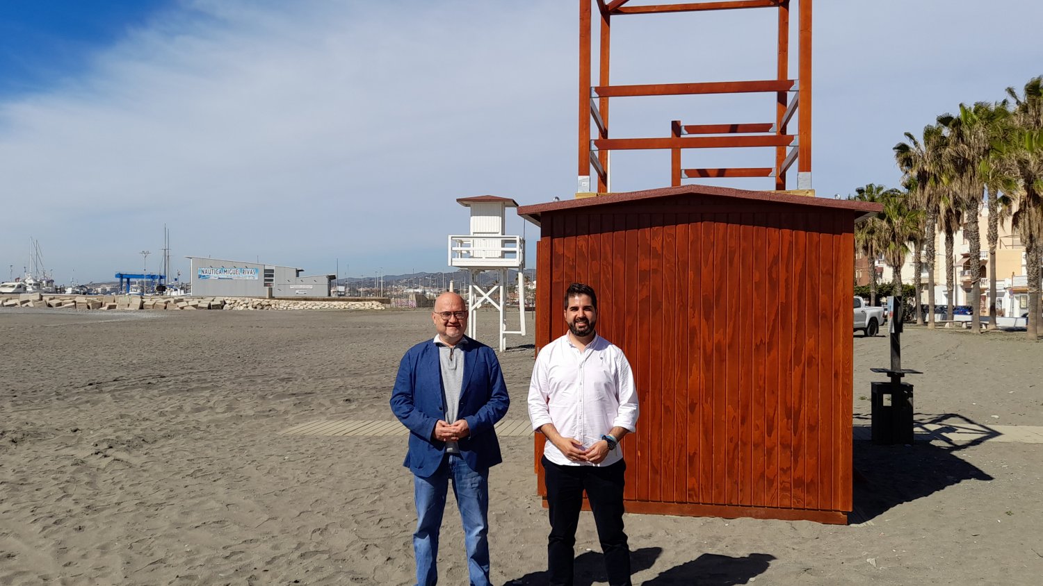 Caleta de Vélez cuenta con un nuevo puesto de socorro central en la playa de Las Palmeras