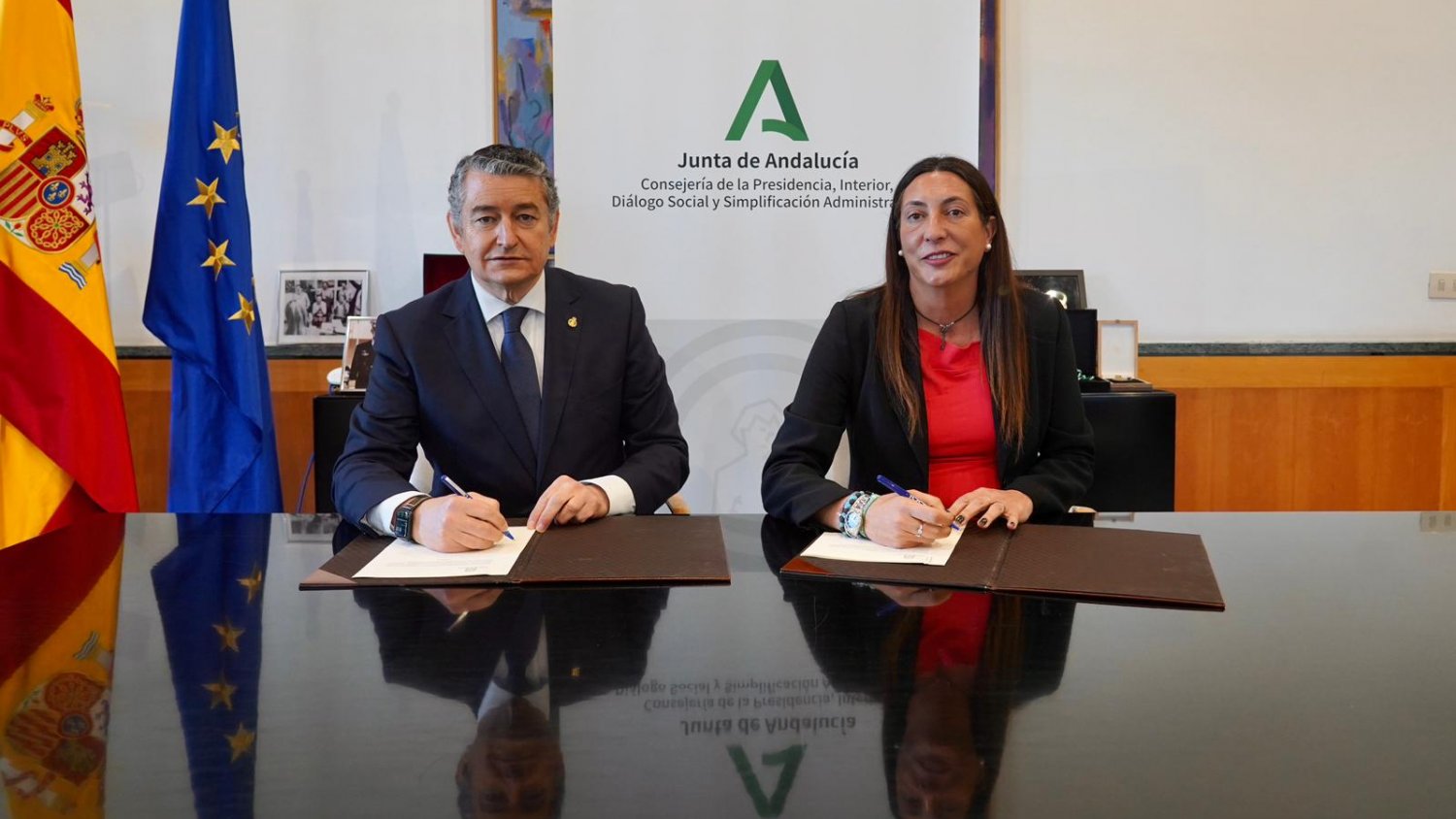 Presidencia e Inclusión Social firman el acuerdo para la integración del Teléfono de Información a la Mujer en el 112 