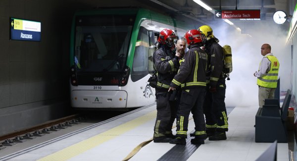 Más de 150 personas participan en el simulacro de emergencias del Metro de Málaga en Atarazanas