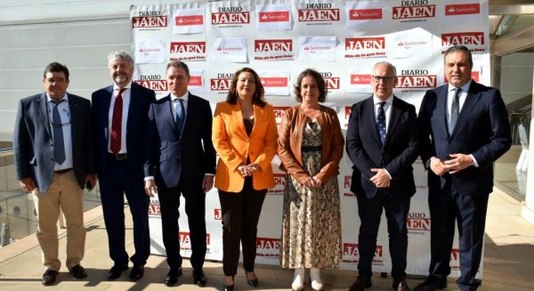 La consejera afirma que el objetivo de la Junta es contar con la Estrategia del Olivar en 2023