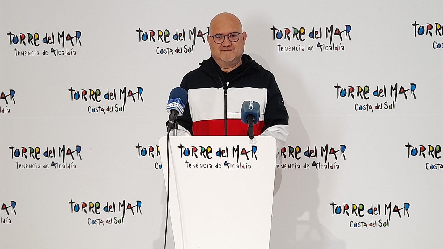 Atencia anuncia la instalación de ascensores externos en dos edificios de Torre del Mar