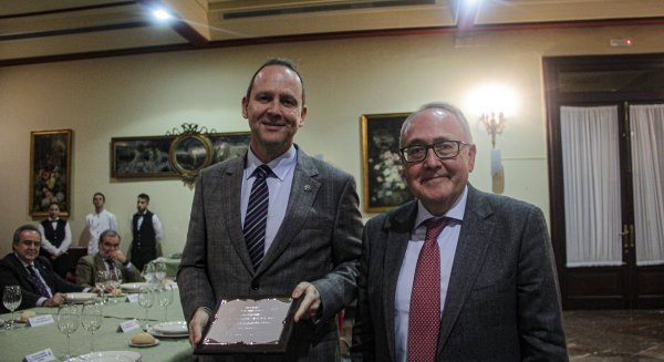 El rector José Ignacio García, premiado por el Foro de Justicia y Defensa Nacional