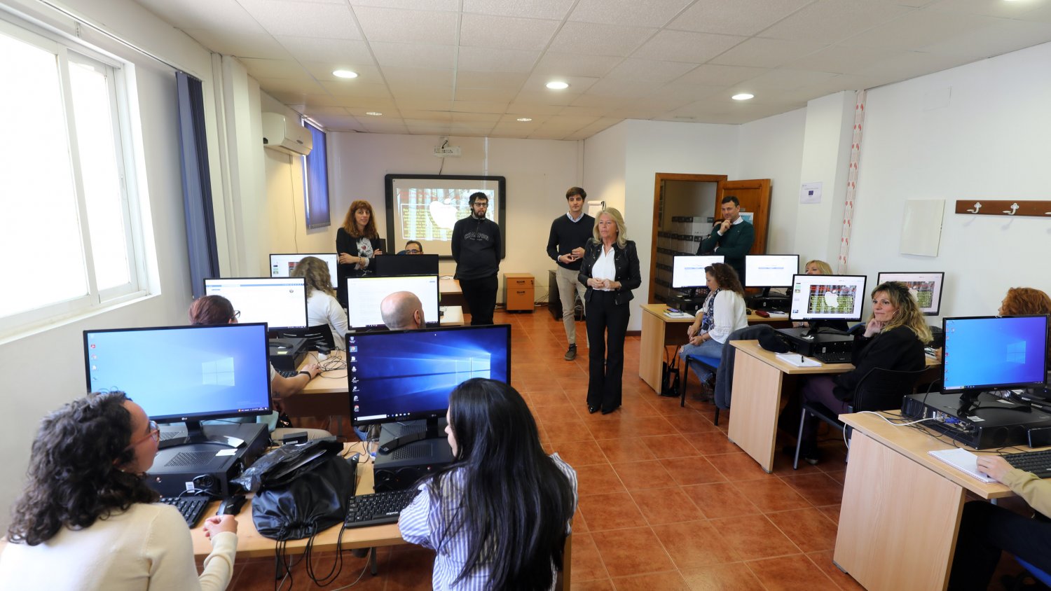 La alcaldesa destaca el nivel de empleabilidad de la Lanzadera Conecta Empleo de Marbella