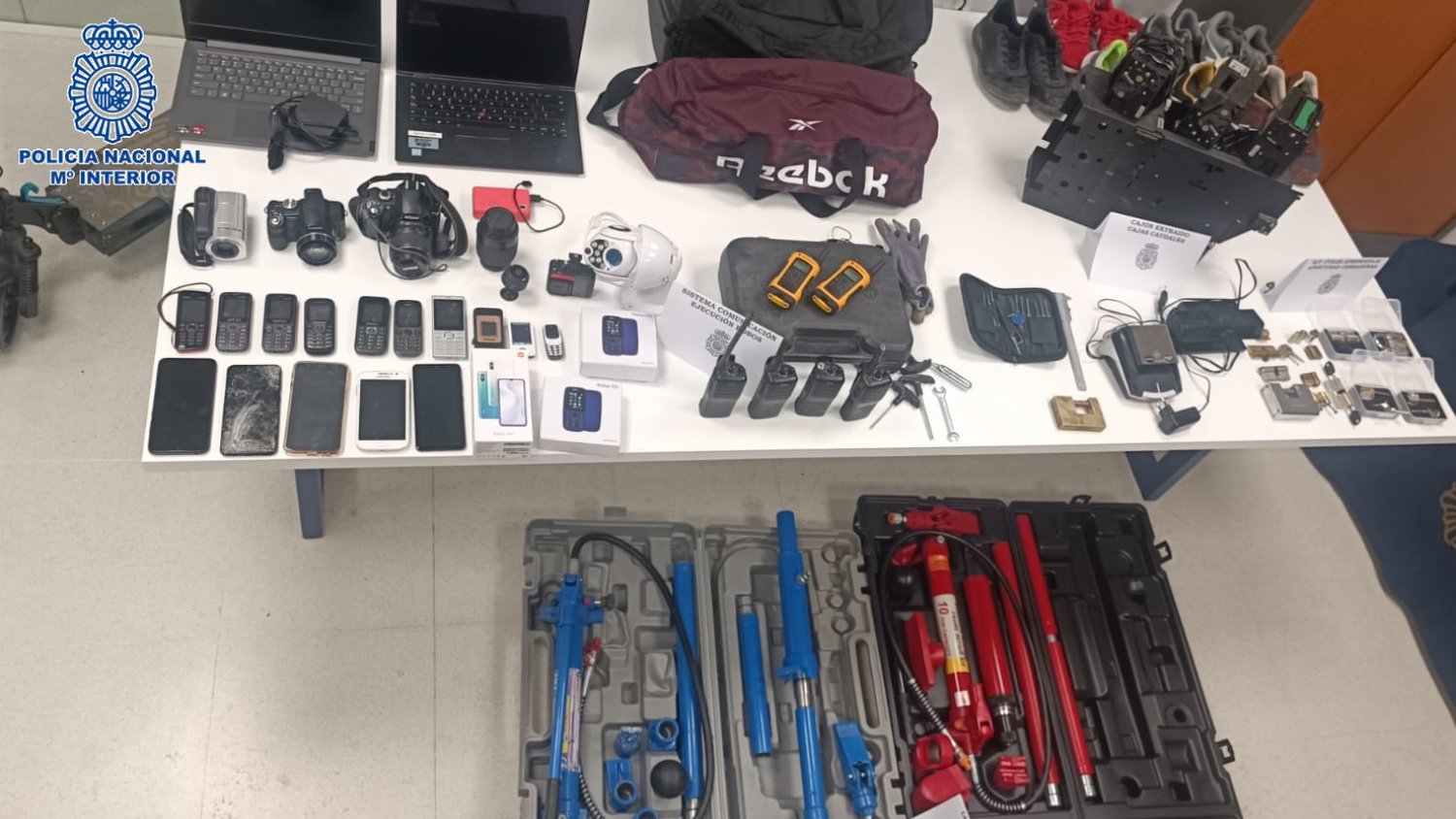Desarticulada en Vélez-Málaga una trama criminal dedicada al robo de máquinas de cobro automático 