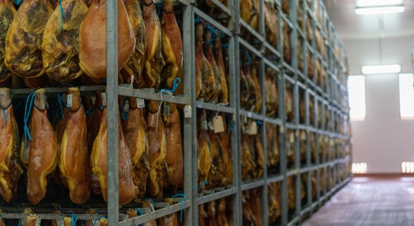 Jamones Granadinos incorpora el ibérico a su gama de productos para abrirse a nuevos mercados