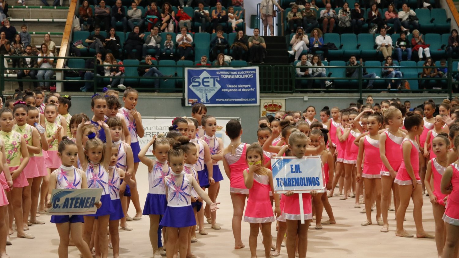 Los Juegos Deportivos Municipales reúnen a 300 gimnastas rítmicas