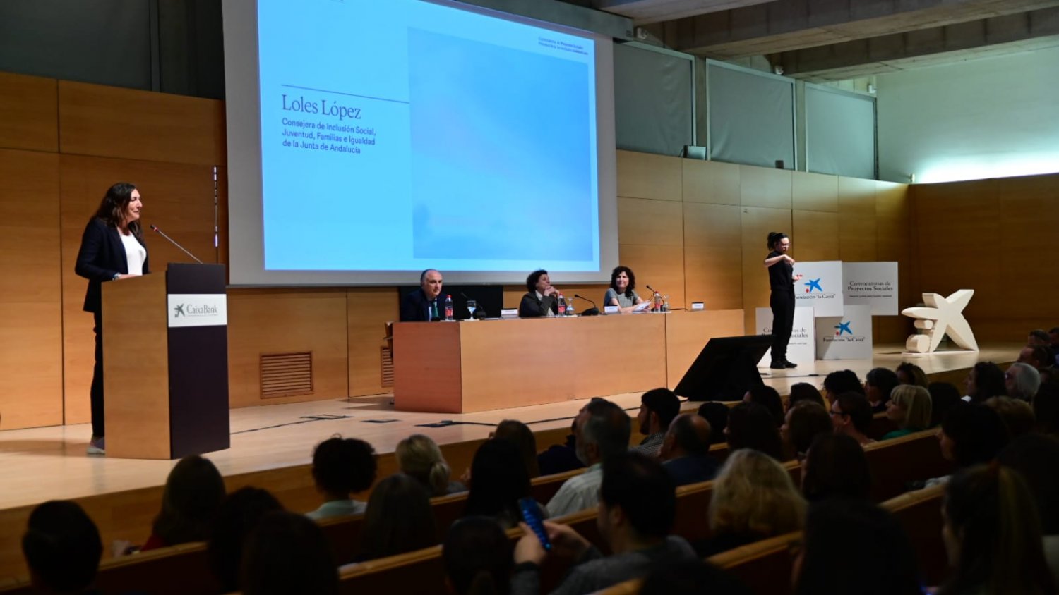 Loles López apuesta por la colaboración público-privada como 'motor social' para la sociedad