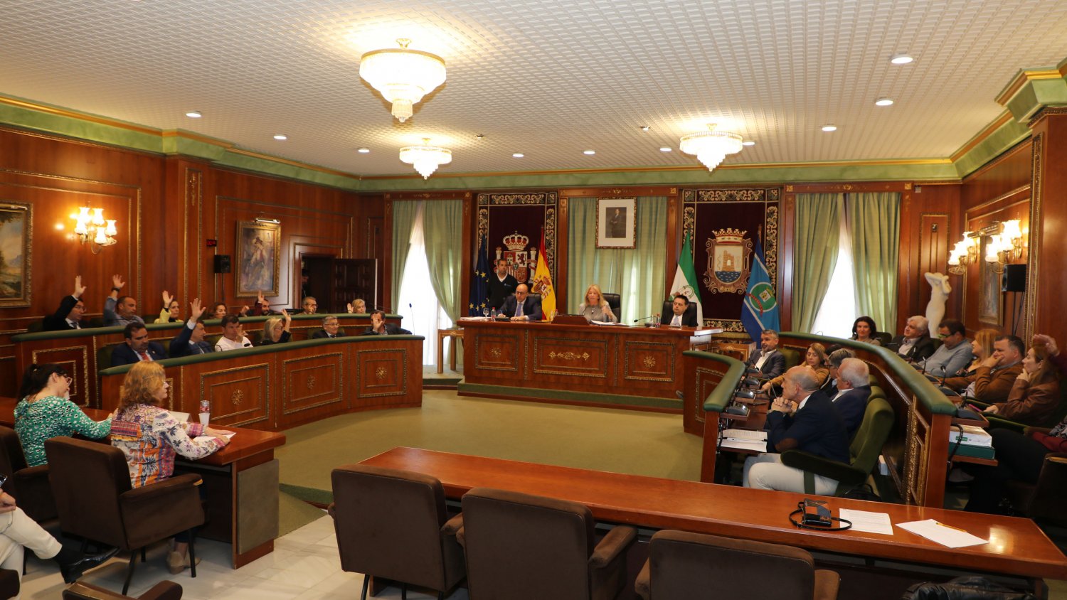 Marbella garantiza el servicio de conserjería y mantenimiento que realiza Clece 