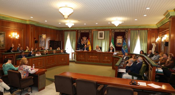 Marbella garantiza el servicio de conserjería y mantenimiento que realiza Clece 