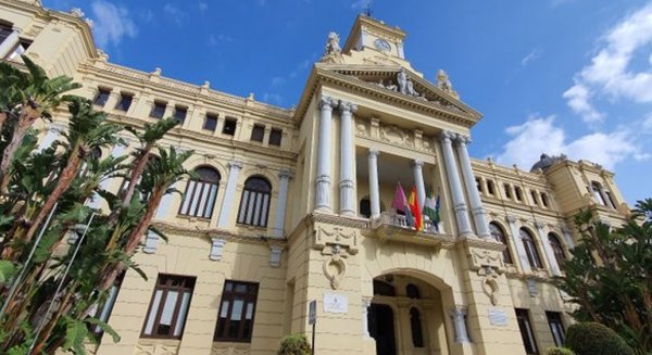 El Ayuntamiento impulsa la reparación del firme de calle Caracas en el entorno comercial de San Julián