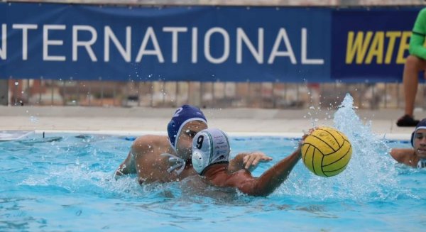 El Waterpolo Málaga pelea con los más grandes en un torneo juvenil internacional