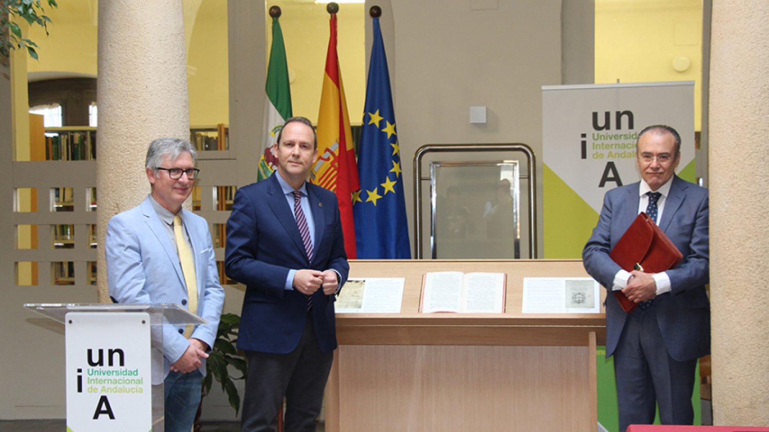La UNIA recibe la donación de un ejemplar original impreso de los Estatutos de 1609 de la Universidad de Baeza