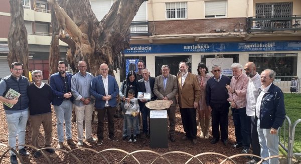 Vélez-Málaga inaugura el monumento 'Alegoría a mi tierra' en el Paseo de Andalucía