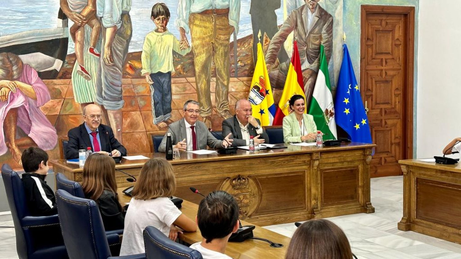 Francisco Salado atiende las propuestas del alumnado del municipio con un pleno infantil