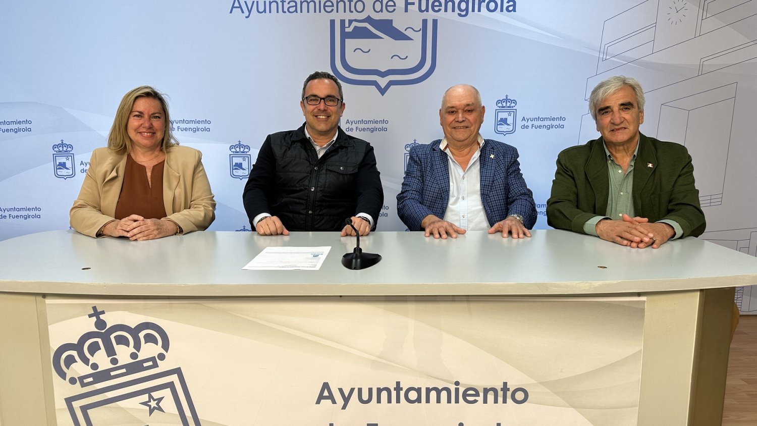 El Paseo Marítimo de Fuengirola acoge una exposición del Cuerpo Consular de Málaga 