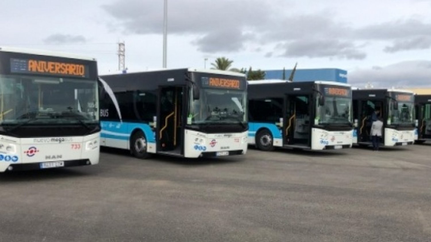 Un accidente entre un autobús de la EMT y un coche ocasiona una incidencia en la línea 38