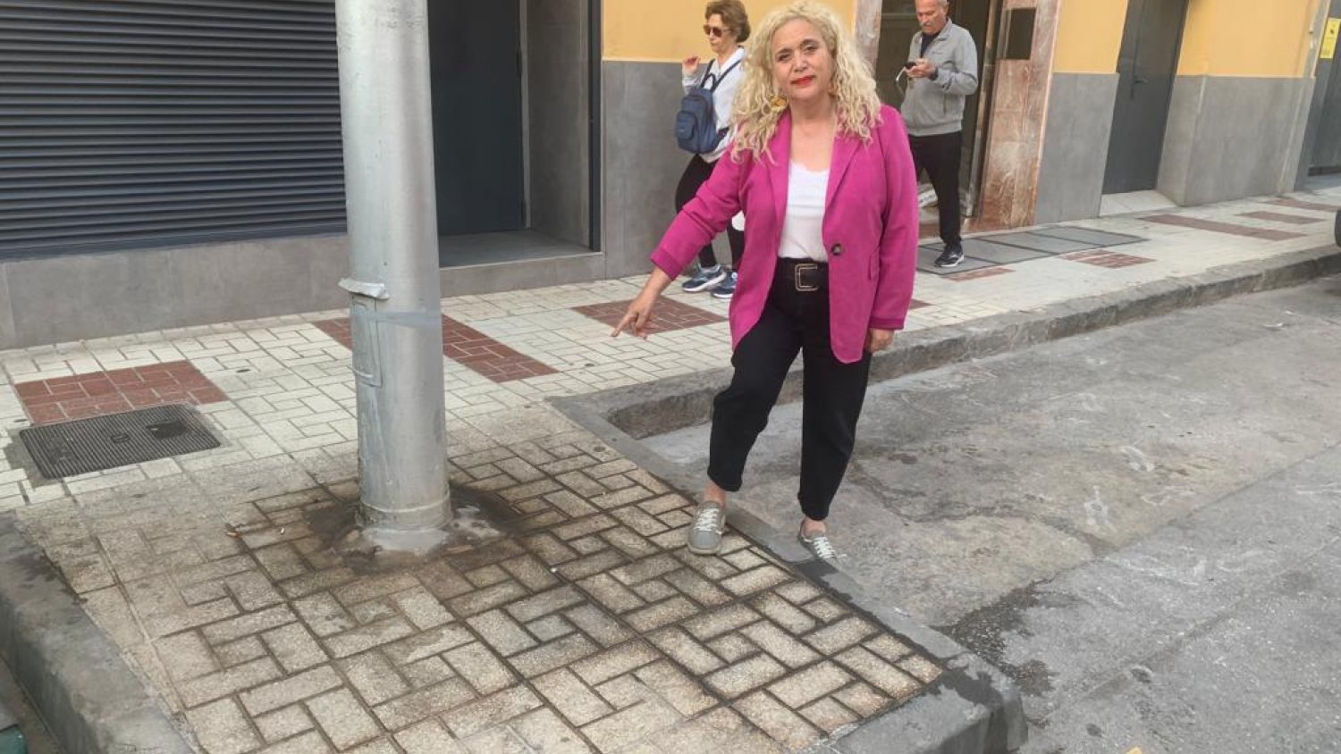 Ramos exige un plan de limpieza “eficaz” para acabar con la “extrema suciedad” de los barrios
