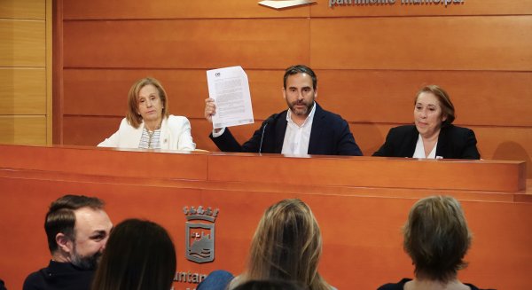 Pérez lamenta 'la impotencia' de De la Torre para controlar la vivienda turística