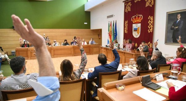 El pleno de Torremolinos aprueba una moción para incrementar el parque de vivienda social 