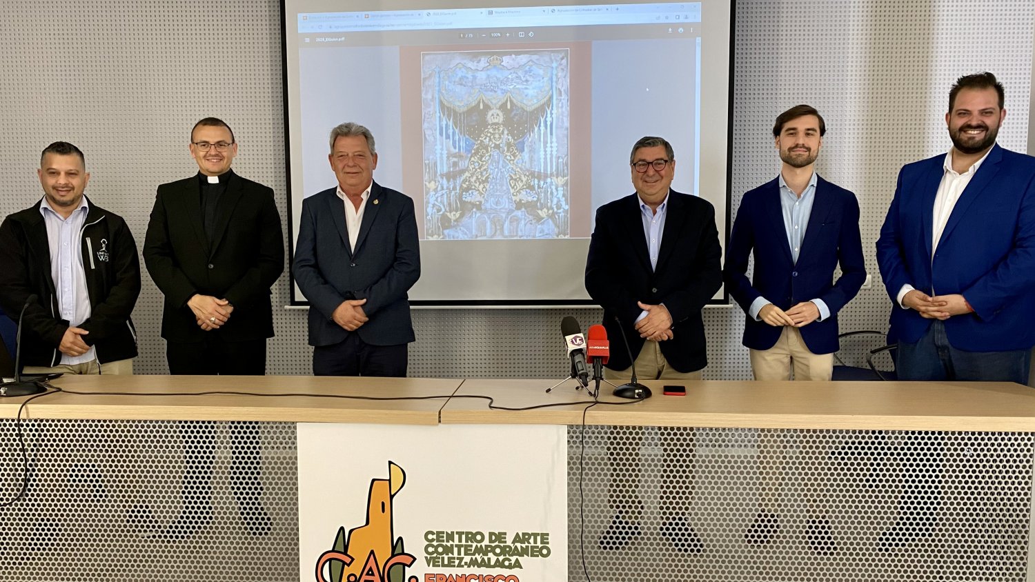 Vélez-Málaga presenta una nueva edición de la revista cofrade 'El Guion'